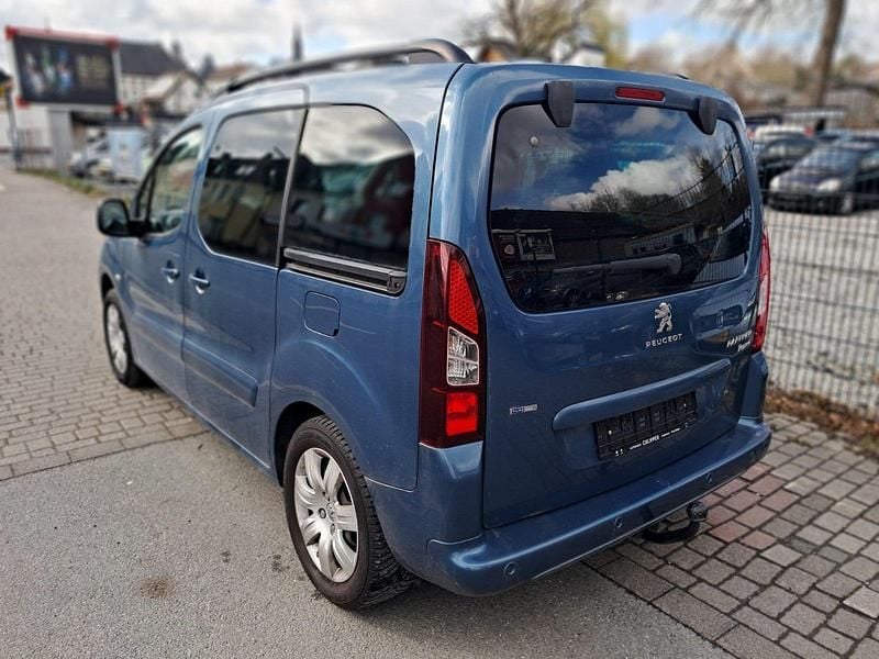 Gebraucht Peugeot TePee 110 PS (80 kW) 2016 Blau Kombi
