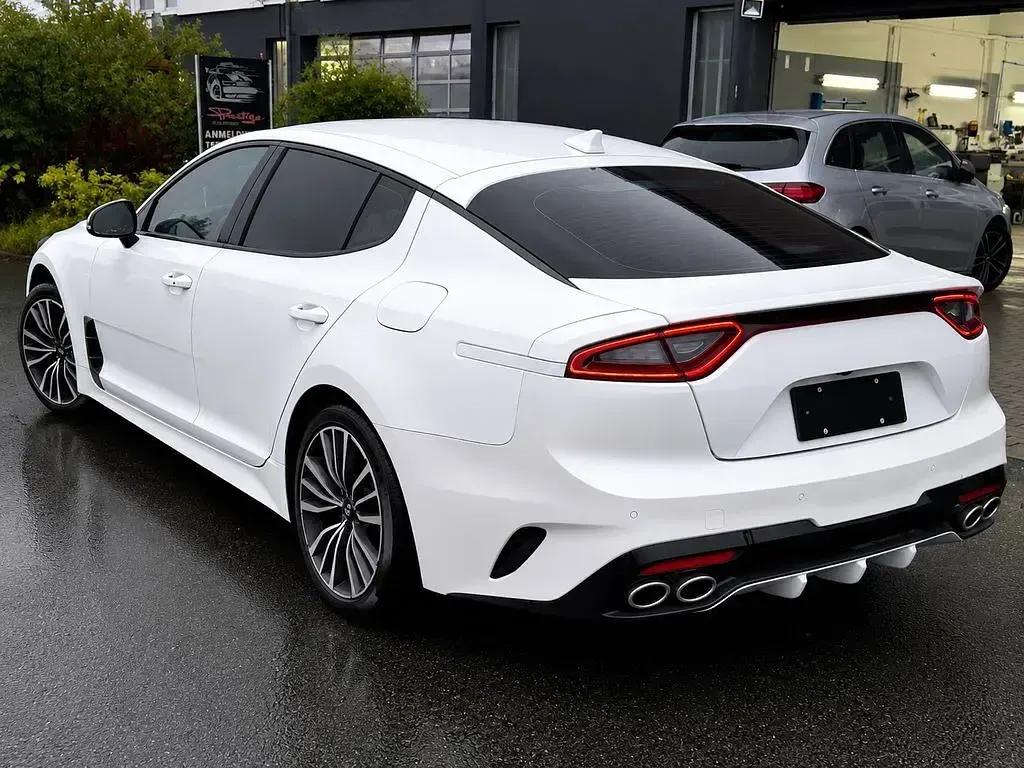 Gebraucht Kia Stinger GT-Line 200 PS (147 kW) 2019 Snow white pearl Kleinwagen
