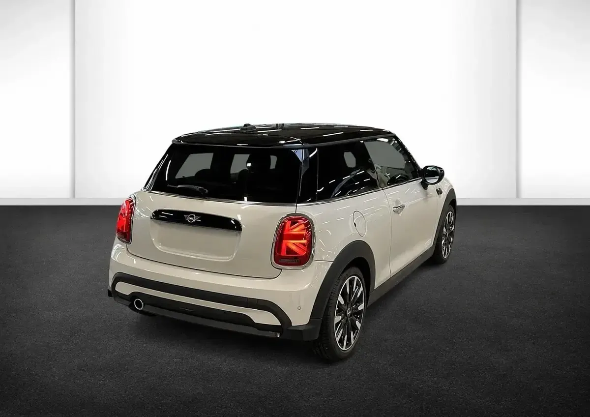 Gebraucht Mini Cooper Classic 136 PS (100 kW) 2021 Silber Kleinwagen