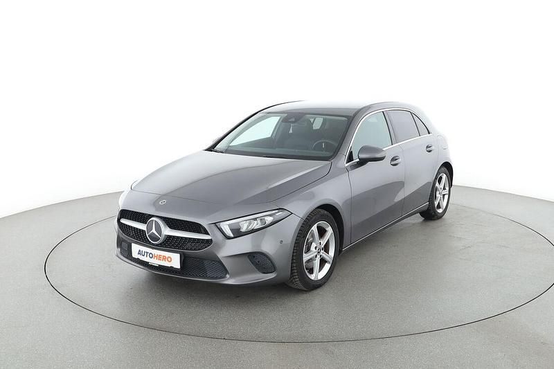 Grau Gebraucht 2018 Mercedes A200 Progressive Limousine | 22.750 € (Teuer) - Bild 1/3