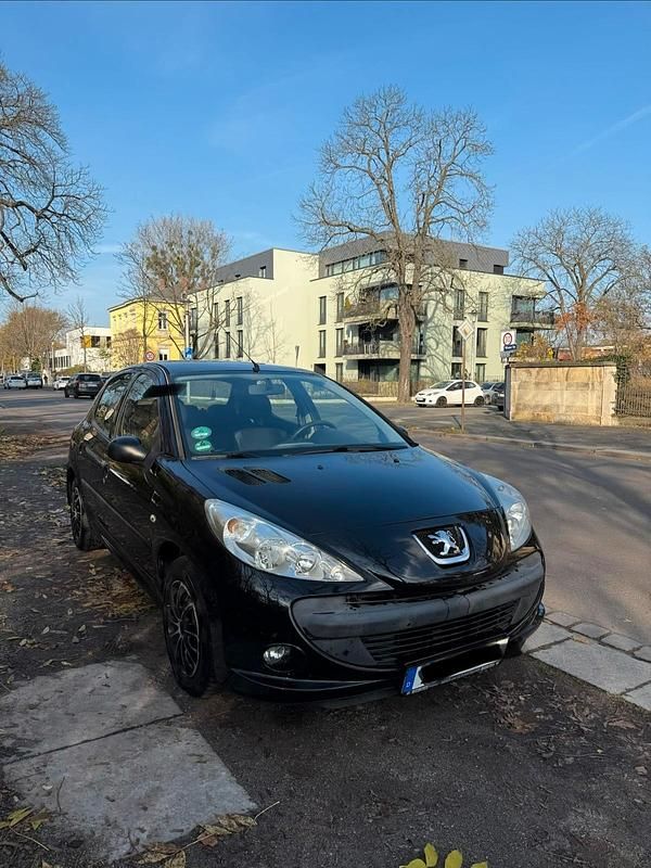 Gebraucht Peugeot 206+ 75 PS (55 kW) 2010 Schwarz Kleinwagen