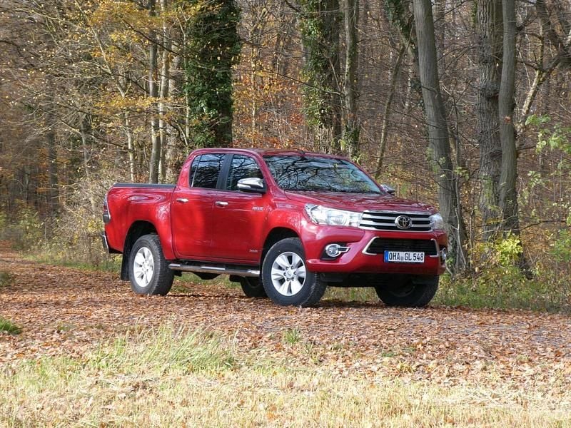 Gebraucht Toyota HiLux 150 PS (110 kW) 2017 Rot Pickup