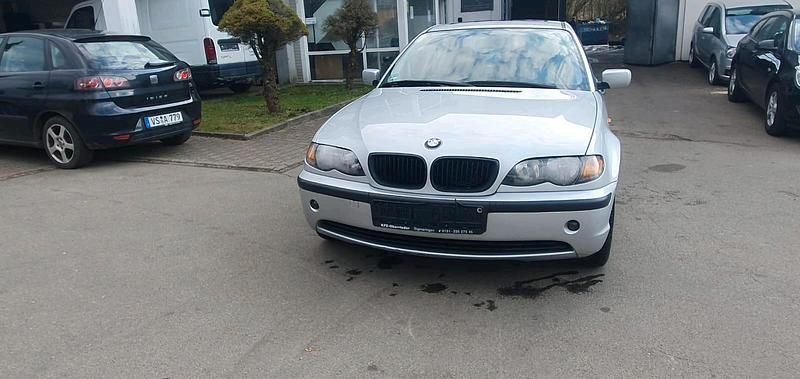 Silber Gebraucht 2004 BMW 318 Limousine | 1.650 € (Superpreis) - Bild 1/4