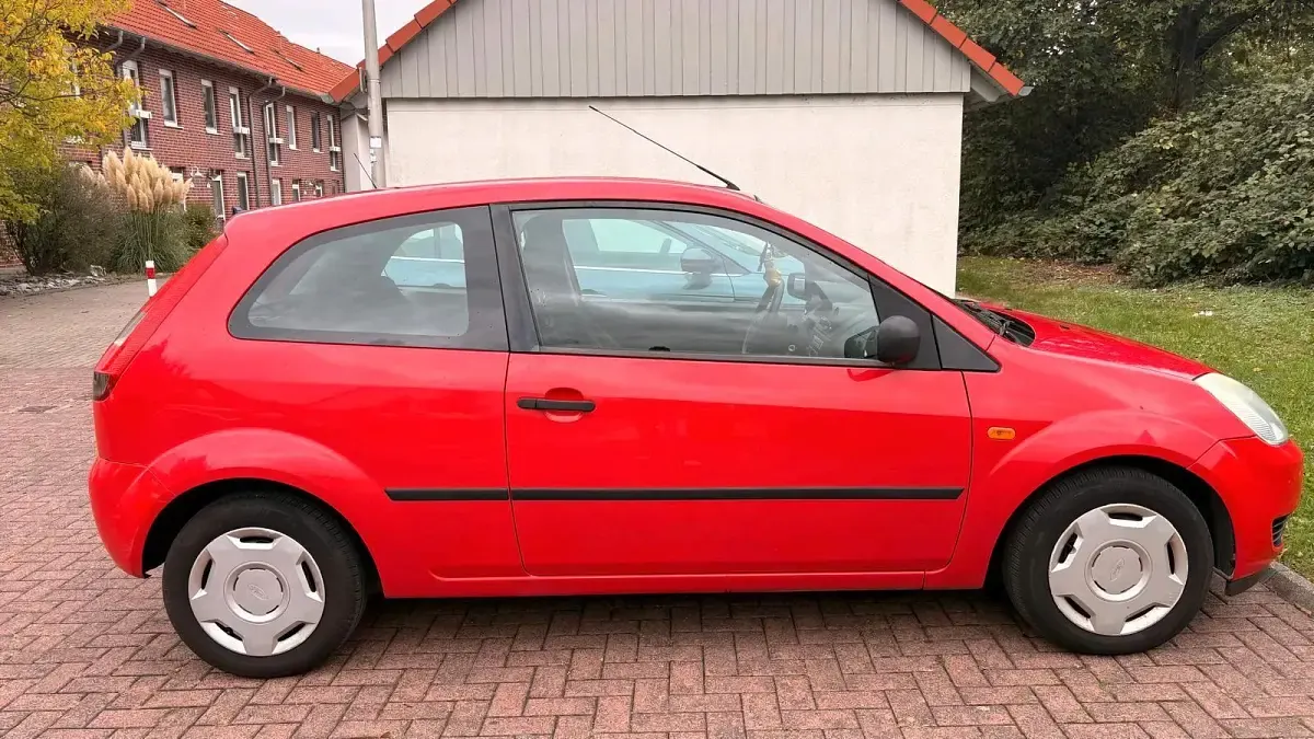 Gebraucht Ford Fiesta 70 PS (51 kW) 2005 Rot Kleinwagen