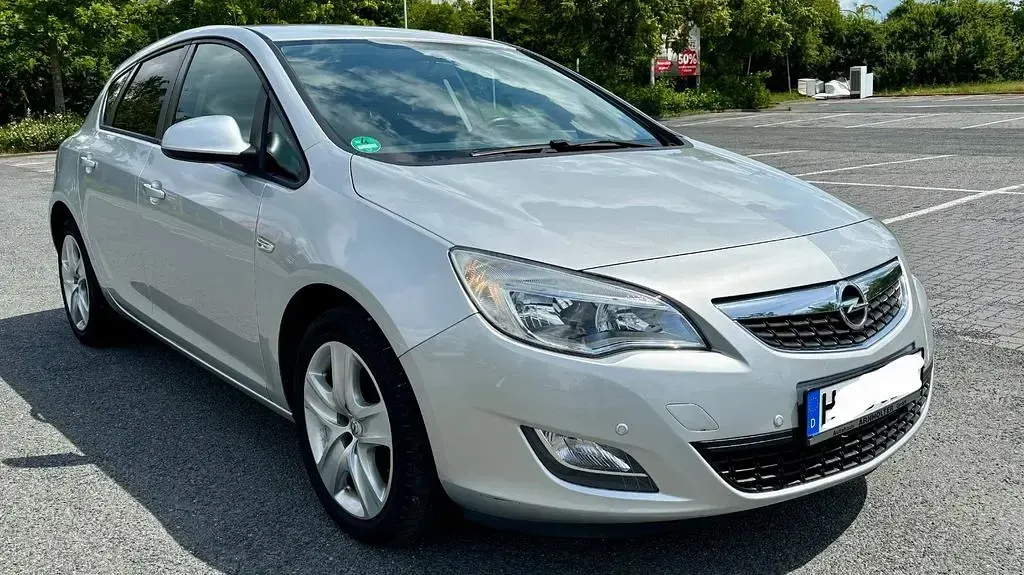 Gebraucht Opel Astra 120 PS (88 kW) 2011 Silber Limousine