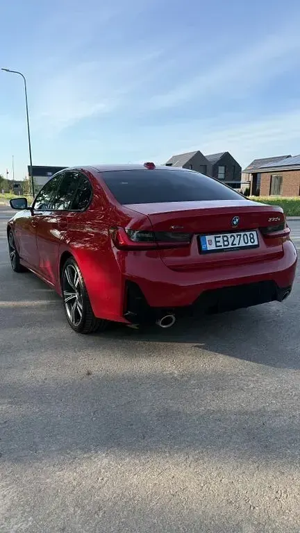 Gebraucht BMW 330e M Sport 292 PS (214 kW) 2023 Rot Limousine