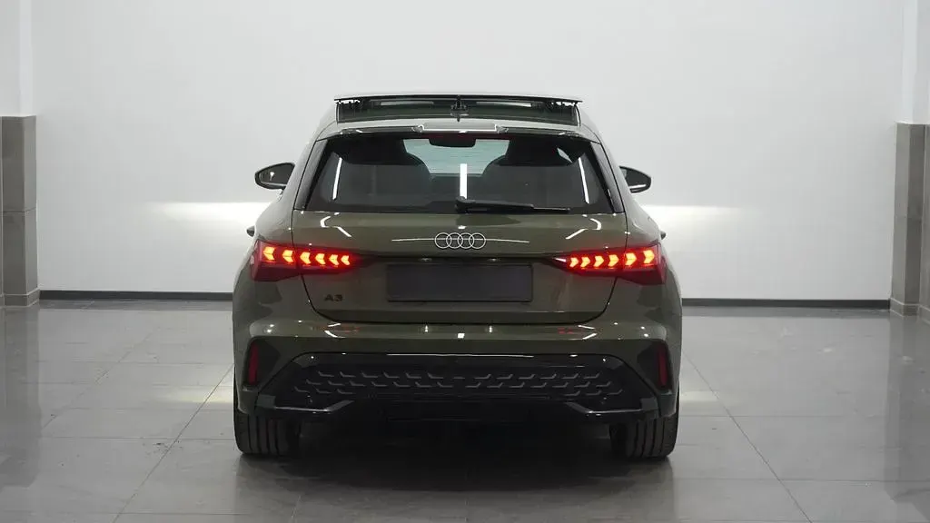 Gebraucht Audi A3 S-Line 150 PS (110 kW) 2025 Grün Limousine