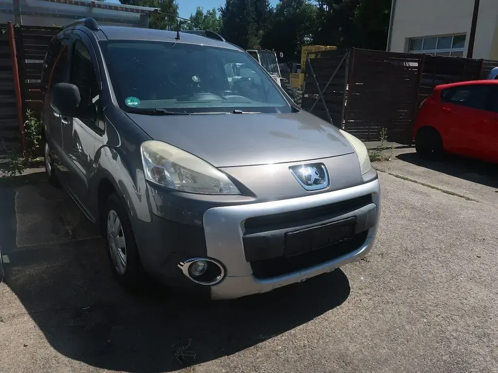 Gebraucht Peugeot Partner Tepee Outdoor 111 PS (81 kW) 2012 Silber Van / Kleinbus