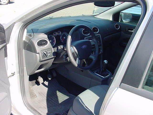 Second-hand Ford Focus Fun X 109 CP (80 kW) 2007 Argintiu Berlinǎ
