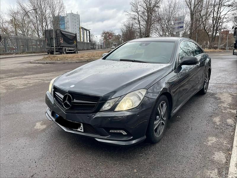 Gebraucht Mercedes E250 Avantgarde 204 PS (150 kW) 2009 Grau Coupé