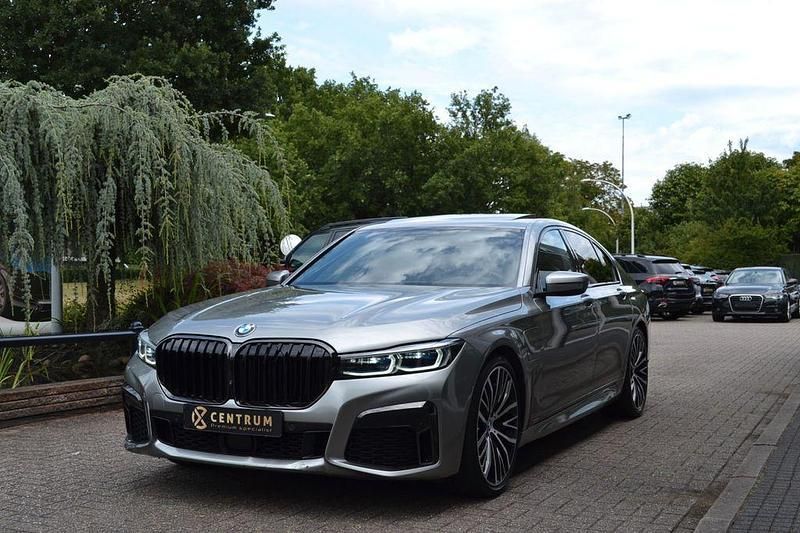 Grau Gebraucht 2020 BMW 745e M Sport Limousine | 54.750 € (Teuer) - Bild 1/4