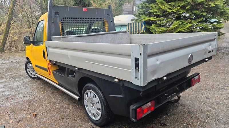 Gebraucht Fiat Doblò 105 PS (77 kW) 2013 Gelb Van / Kleinbus