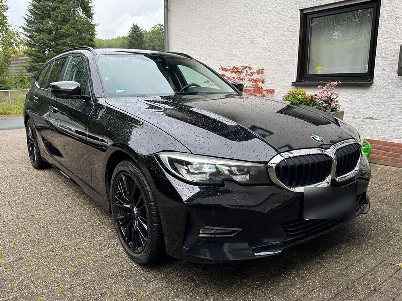 Schwarz Gebraucht 2020 BMW 318 Kombi | 16.000 € (Fairer Preis) - Bild 1/4