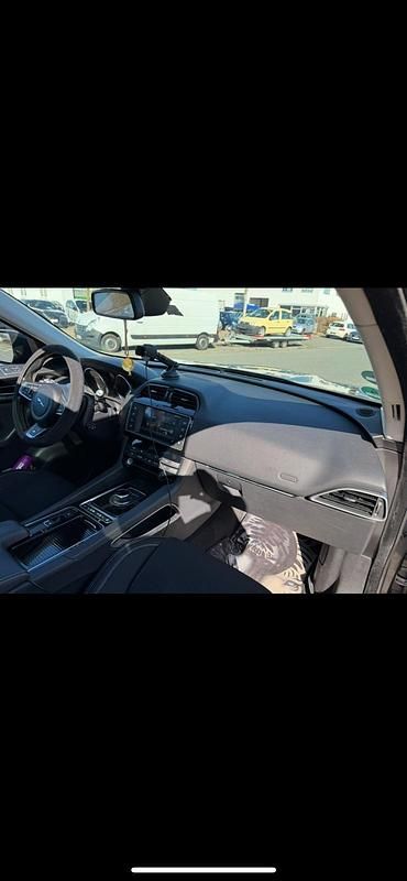 Gebraucht Jaguar F-Pace 180 PS (132 kW) 2017 Grau SUV