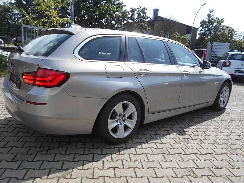 Gebraucht BMW 520 184 PS (135 kW) 2011 Silber Kombi