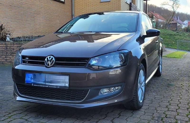 Braun Gebraucht 2011 VW Polo Trendline Kleinwagen | 6.850 € (Etwas zu teuer) - Bild 1/4