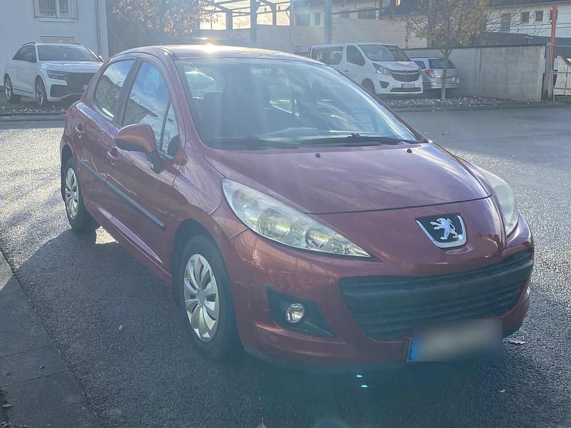 Gebraucht Peugeot 207 75 PS (55 kW) 2011 Rot Limousine