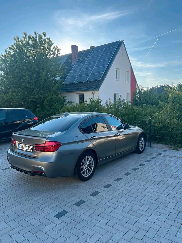 Grün Gebraucht 2016 BMW 316 Limousine | 11.500 € (Fairer Preis) - Bild 1/4