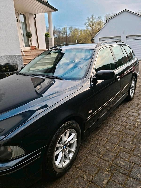 Gebraucht BMW 530 193 PS (141 kW) 2001 Schwarz Kombi