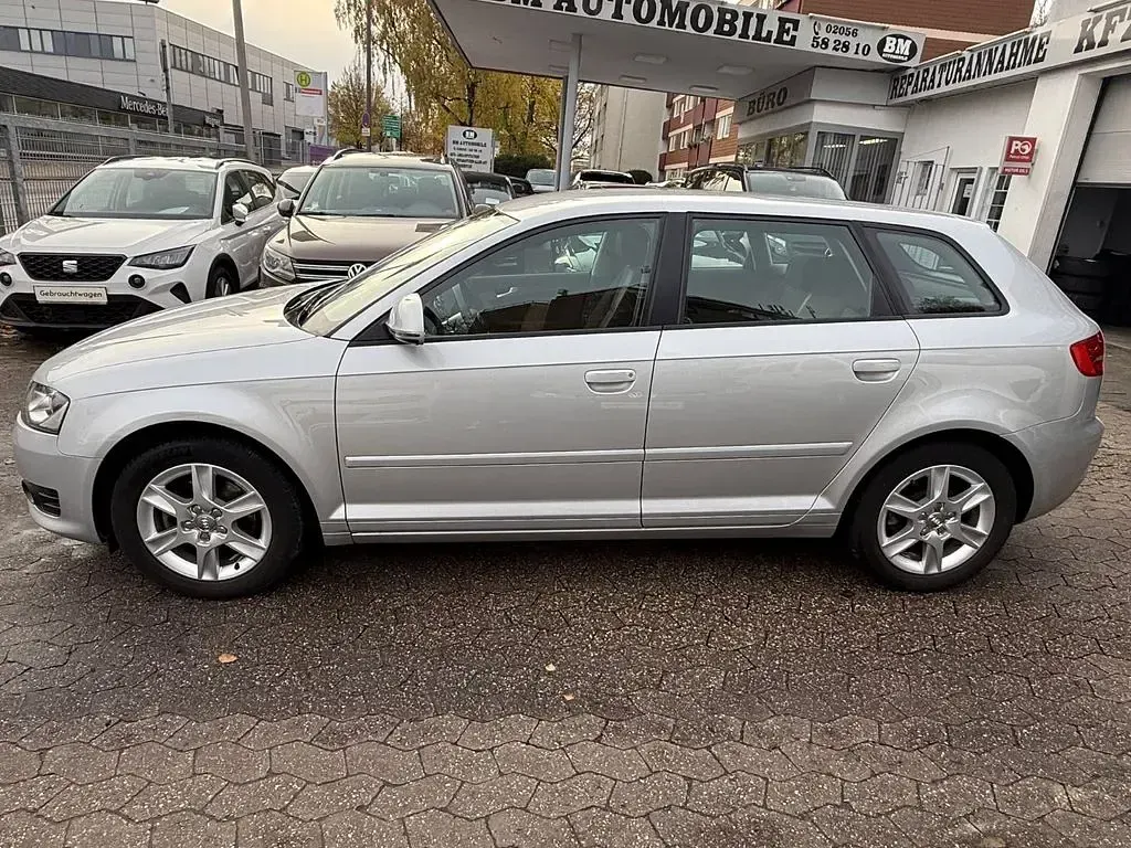 Używany Audi A3 Attraction 125 KM (91 kW) 2010 Srebrny Hatchback