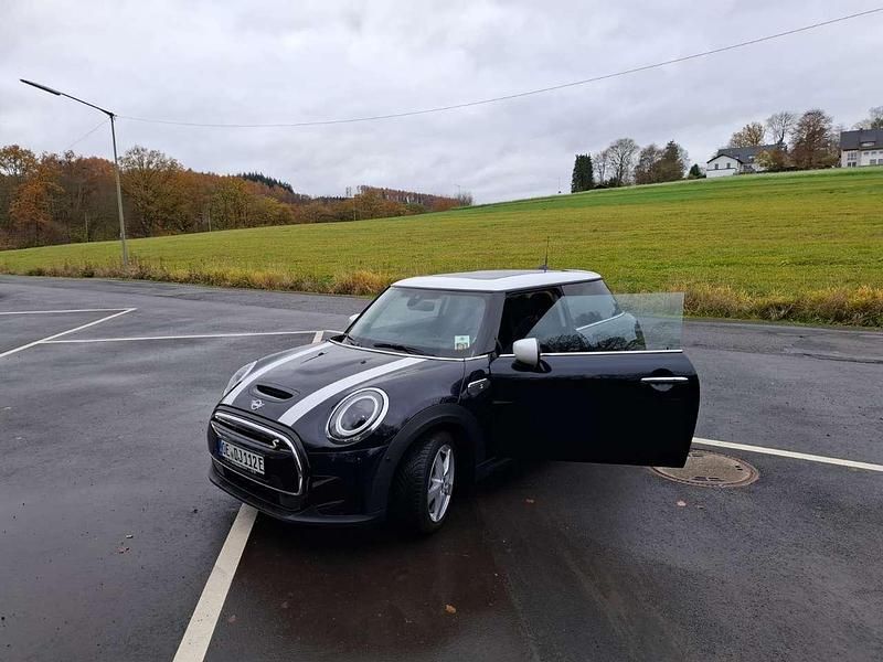 Gebraucht Mini Cooper SE 135 kW (184 PS) 2022 Schwarz Kleinwagen