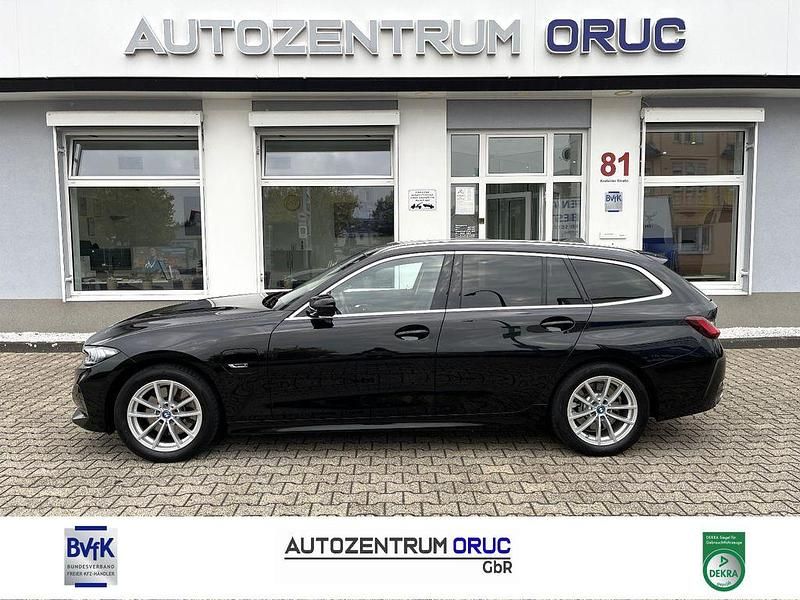Schwarz Gebraucht 2022 BMW 330e Sport Line Kombi | 27.980 € (Guter Preis) - Bild 1/4
