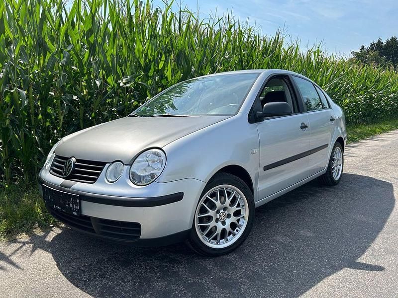 Silber Gebraucht 2004 VW Polo Basis Limousine | 2.400 € (Fairer Preis) - Bild 1/4