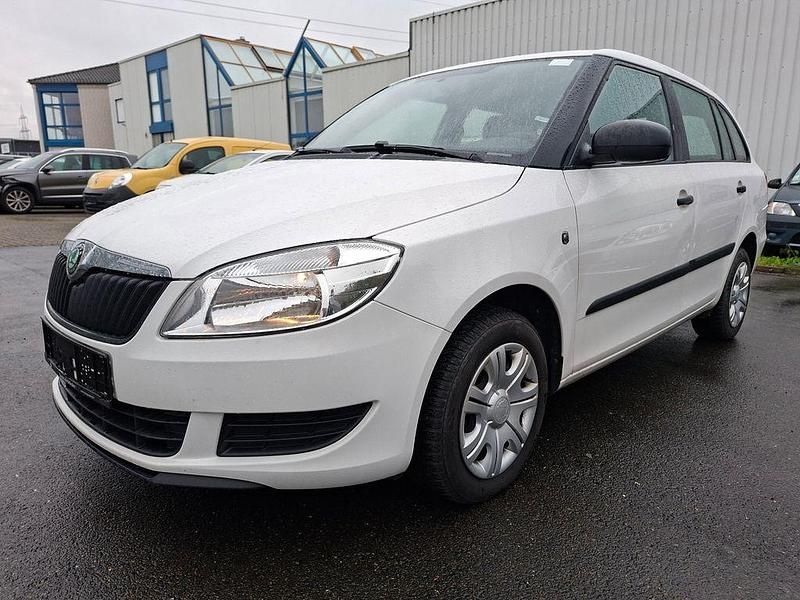 Gebraucht Skoda Fabia Cool Edition 75 PS (55 kW) 2011 Weiß Kleinwagen