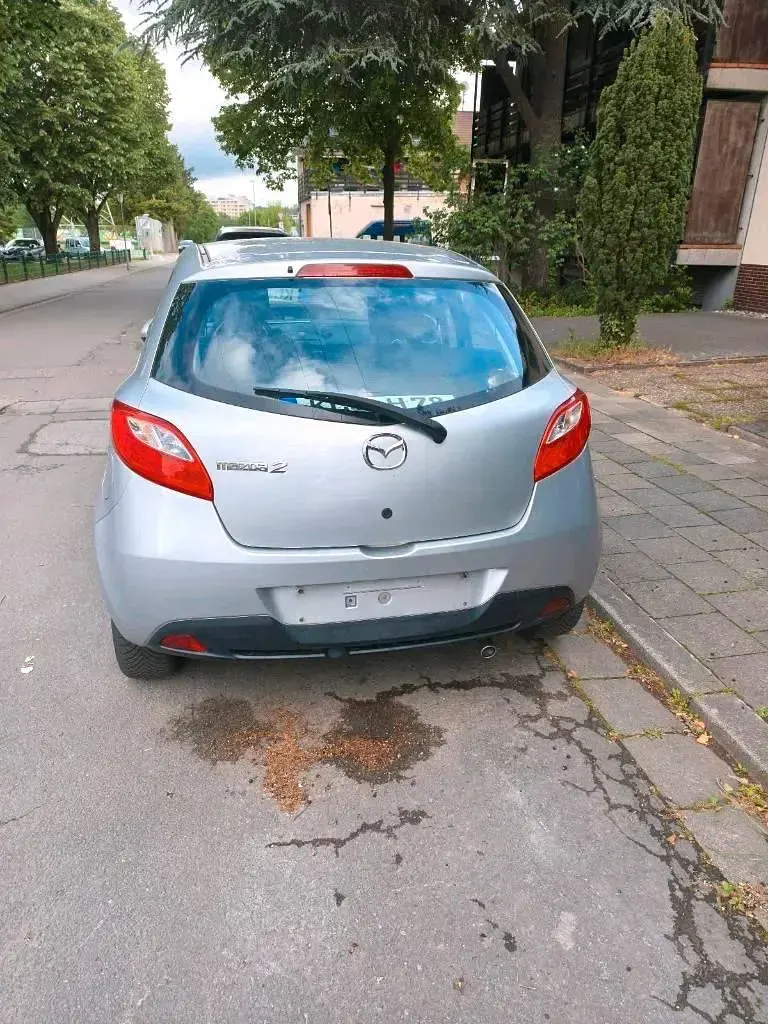Gebraucht Mazda 2 Center-Line 75 PS (55 kW) 2012 Silber Kleinwagen