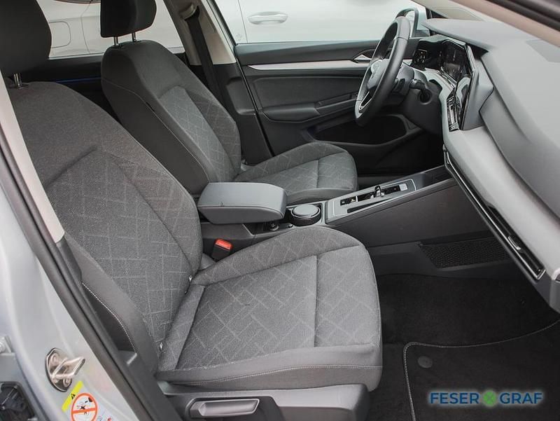 Gebraucht VW Golf VIII Life 150 PS (110 kW) 2023 Reflexsilber Kombi