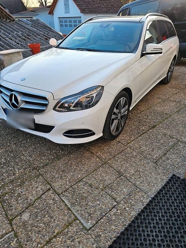 Gebraucht Mercedes E220 170 PS (125 kW) 2013 Weiß Kombi