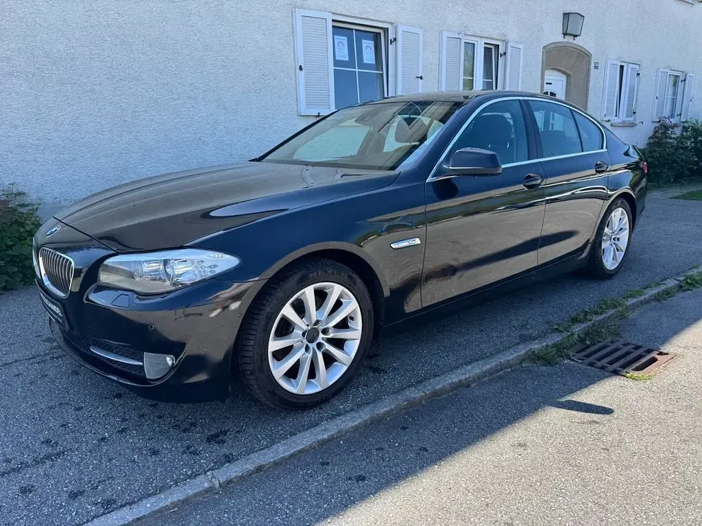 Gebraucht BMW 523 204 PS (150 kW) 2010 Saphirschwarz Limousine