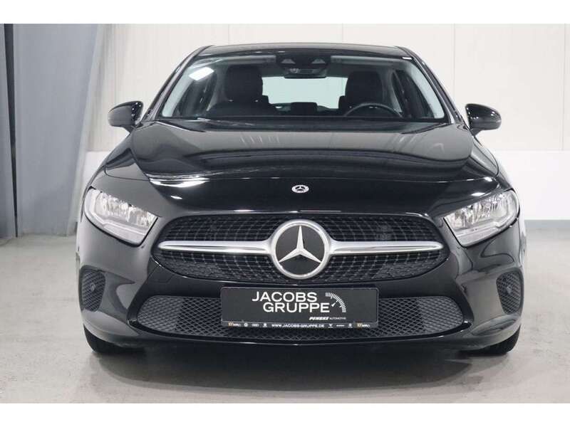 Gebraucht Mercedes A180 116 PS (85 kW) 2021 Nachtschwarz Limousine