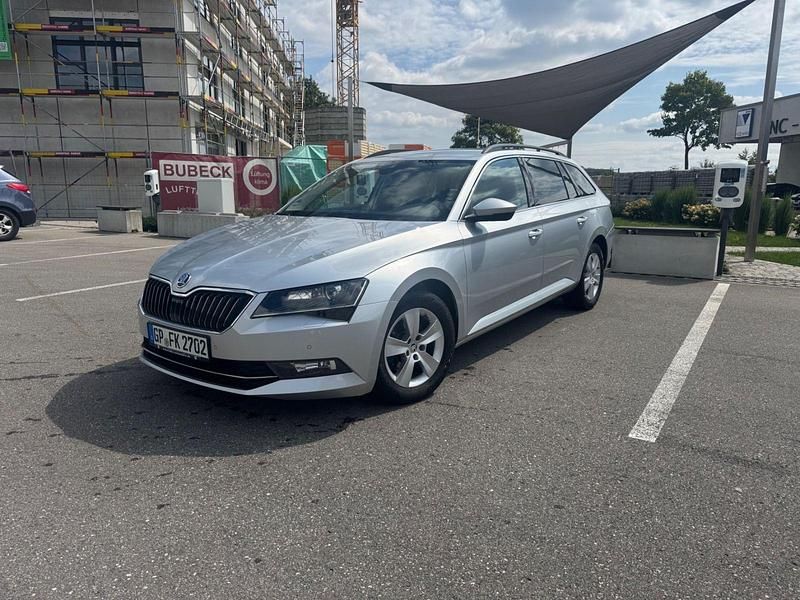 Silber Gebraucht 2019 Skoda Superb Ambition Kombi | 24.200 € (Fairer Preis) - Bild 1/4