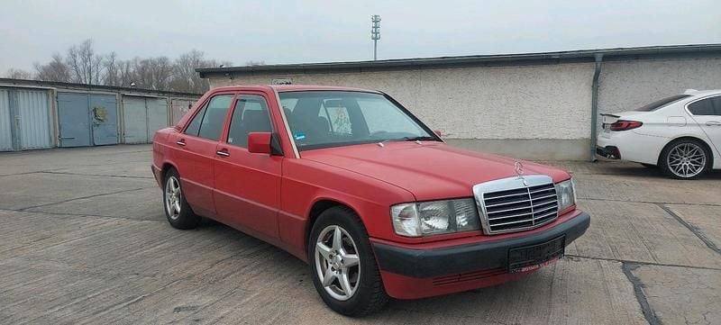 Rot Gebraucht 1994 Mercedes 190 Limousine | 4.799 € - Bild 1/4