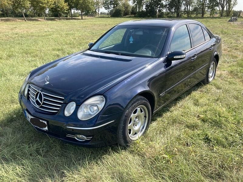 Blau Gebraucht 2004 Mercedes 200 Limousine | 2.900 € (Teuer) - Bild 1/4