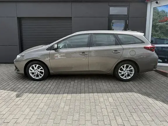 Gebraucht Toyota Auris Comfort 116 PS (85 kW) 2016 Platinum bronze metallic