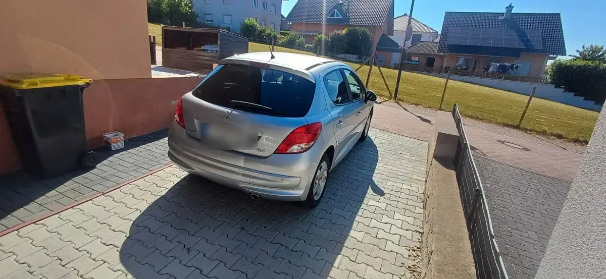 Gebraucht Peugeot 207 Urban Move 95 PS (69 kW) 2011 Silber Kleinwagen