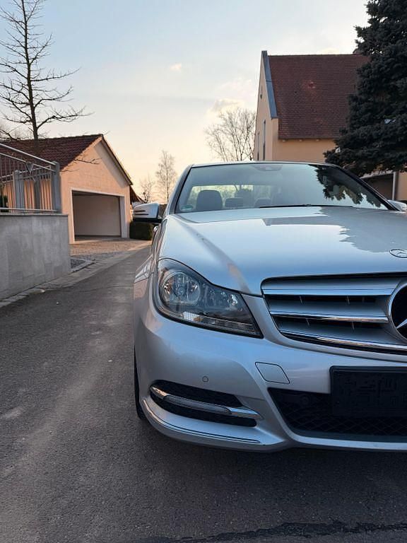 Gebraucht Mercedes C180 156 PS (114 kW) 2011 Silber Limousine