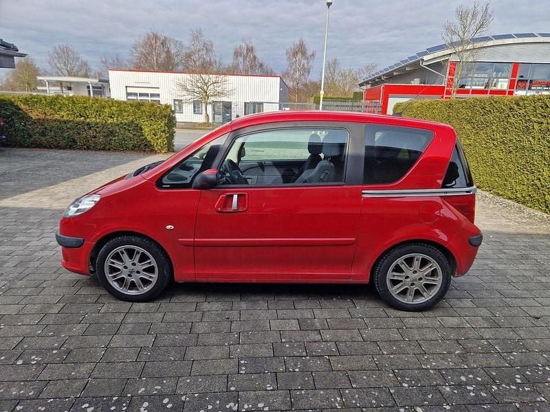 Gebraucht Peugeot 1007 73 PS (53 kW) 2006 Rot Van / Kleinbus