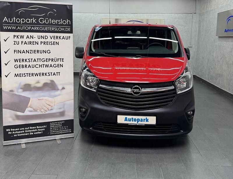 Rot Gebraucht 2015 Opel Vivaro Van | 11.999 € (Guter Preis) - Bild 1/4