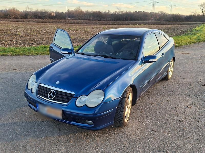 Gebraucht Mercedes C200 163 PS (119 kW) 2001 Blau Coupé
