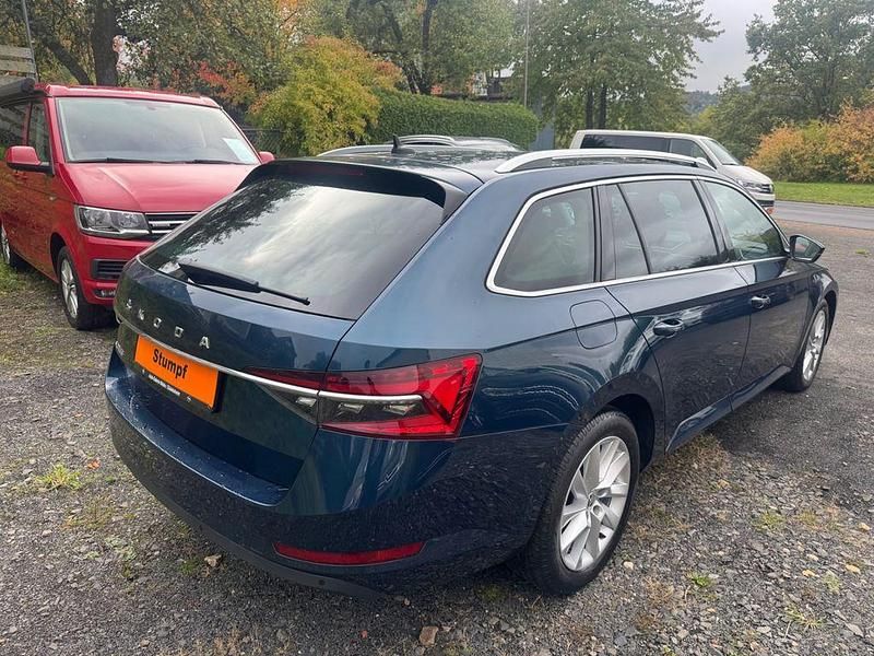 Gebraucht Skoda Superb Premium Edition 150 PS (110 kW) 2020 Blau Kombi