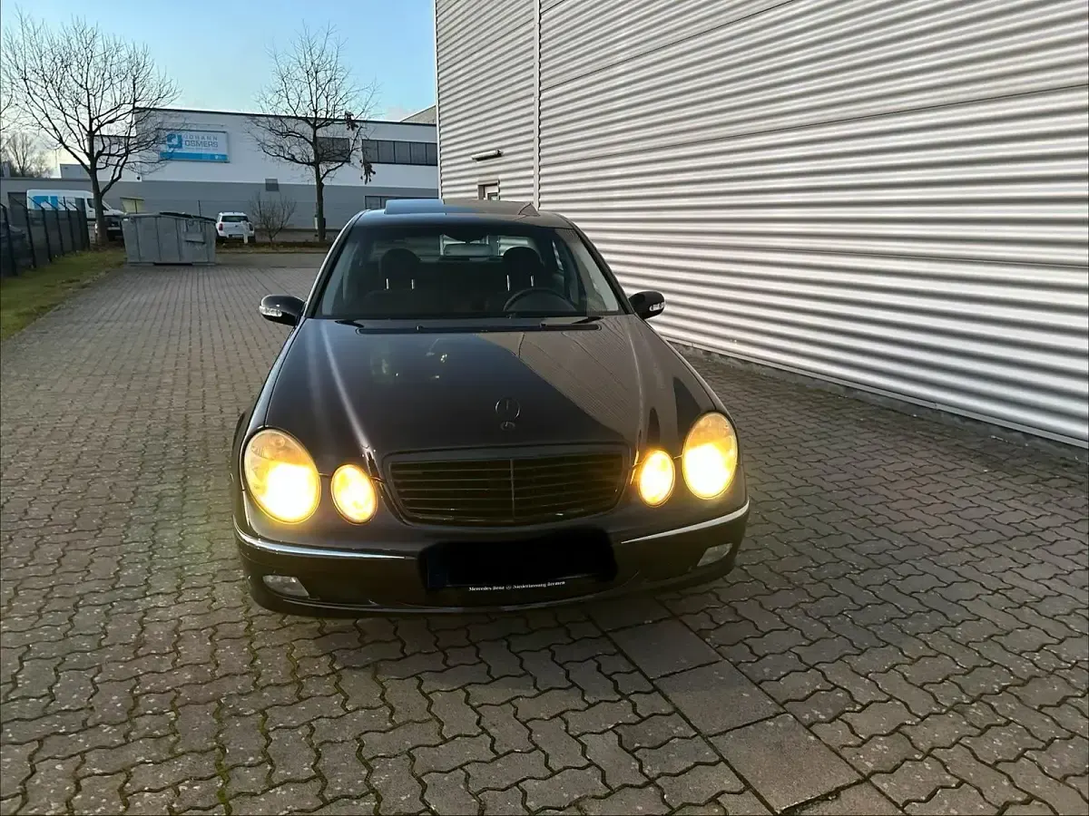 Gebraucht Mercedes E200 163 PS (119 kW) 2003 Blau Limousine