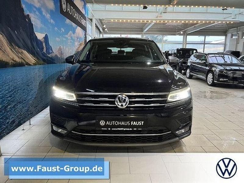 Schwarz perleffekt Gebraucht 2020 VW Tiguan Allspace Highline SUV | 23.950 € (Superpreis) - Bild 1/4