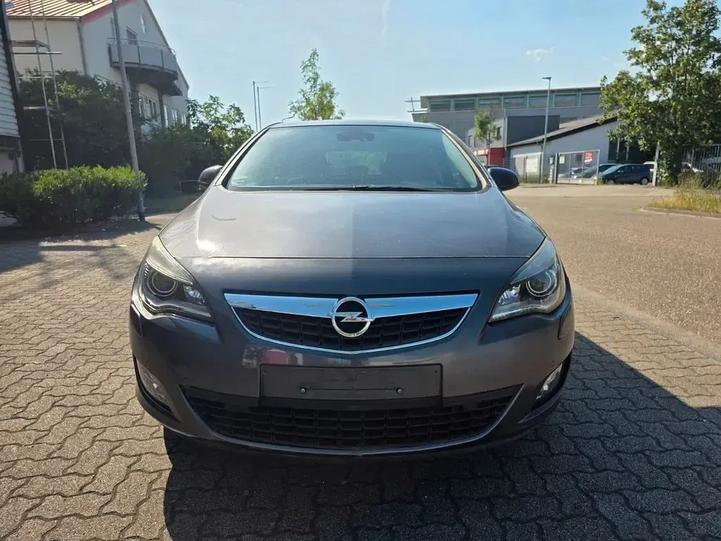 Gebraucht Opel Astra Edition 116 PS (85 kW) 2010 Limousine