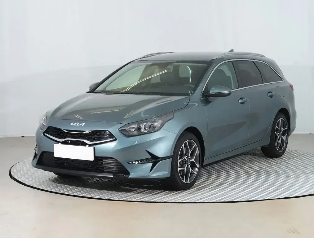 Gebraucht Kia Ceed Gold 140 PS (102 kW) 2025 Grau Kleinwagen