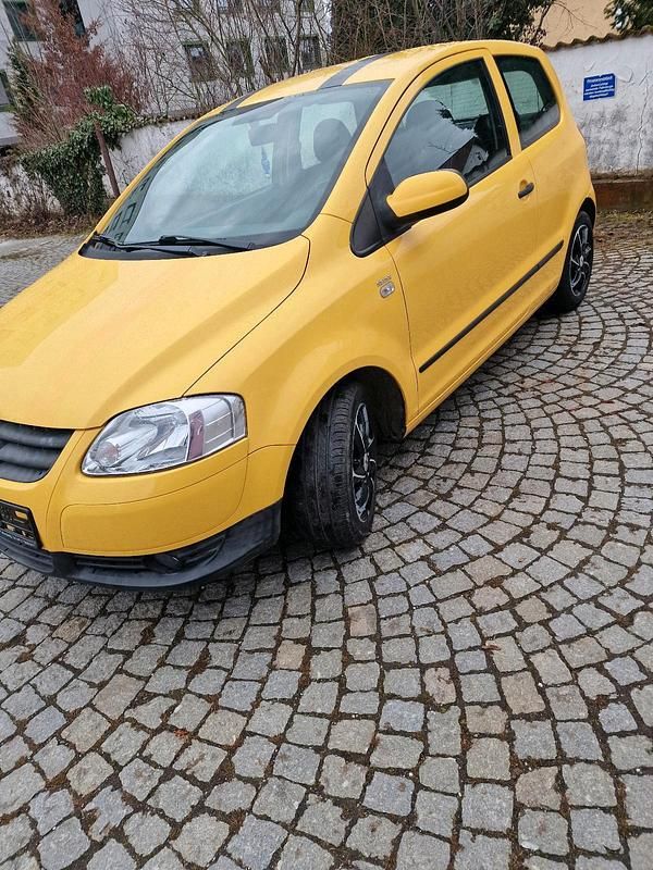 Używany VW Fox 54 KM (39 kW) 2007 Żółty Hatchback