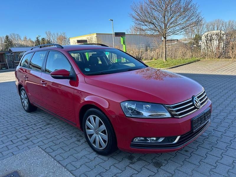 Gebraucht VW Passat Trendline 140 PS (102 kW) 2013 Blau Kombi