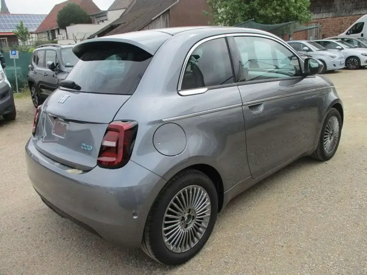 Gebraucht Fiat 500e 86 kW (118 PS) 2024 Mineral grau Limousine